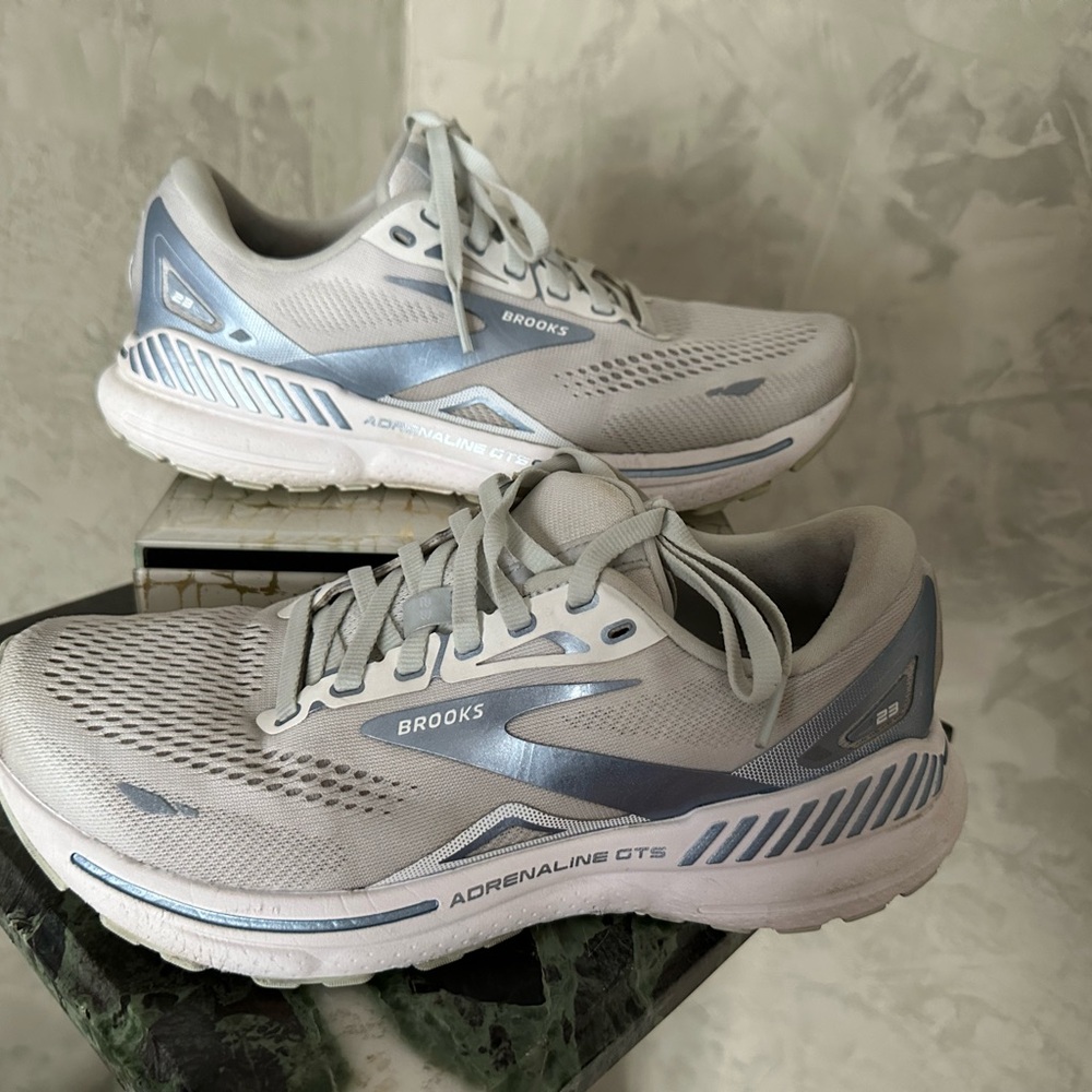 Brooks Adrenaline GTS Women's Running Shoes — Light Gray with Blue Details